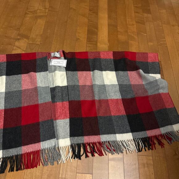 NWT 2010s Irish Lambswool Tartan Cape Scarf Woollen Market Ireland Small - Large - Picture 12 of 16
